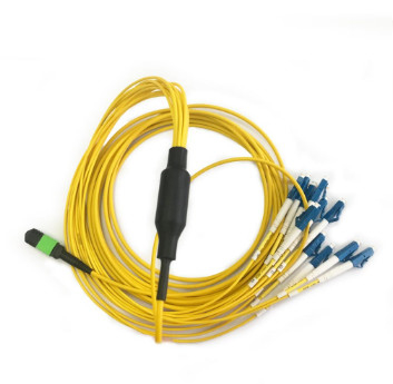 Le connecteur MPO de 12 cordes/correction optique fibre d'UPC LC/UPC attachent jaune