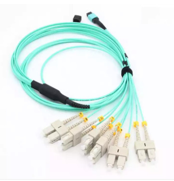 8 12 femelle du noyau MPO millimètre OM3 OM4 à la corde de correction optique de fibre de LC
